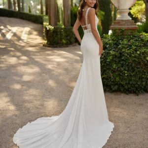 Mermaid wedding dress with lace, train and buttons
