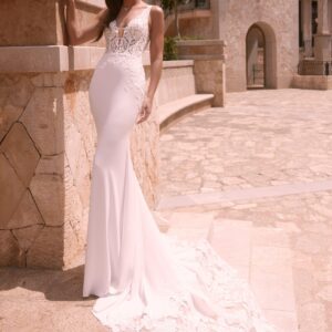 Robe de mariée Reanna avec traîne en dentelle