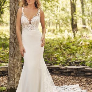 Robe de mariée en dentelle avec traîne en dentelle et manches amovibles