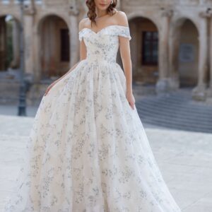 Robe de mariée avec fleurs, épaules nues