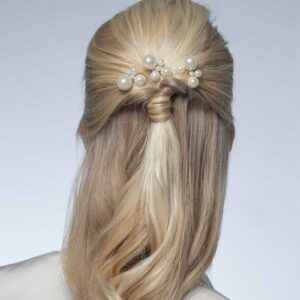 Bijoux de cheveux sur épingle, faciles à incorporer dans n'importe quelle coiffure de mariée, décorés de perles de différentes tailles.