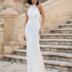 Robe de mariée élégante et ajustée avec col licou et jarice plissée