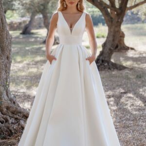 robe de mariée classique et intemporelle en tissu mikado avec poches