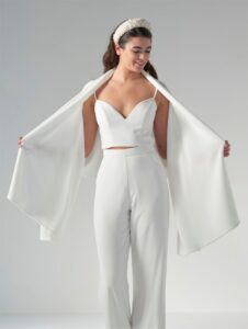 Warme sjaal voor het avondfeest trouw