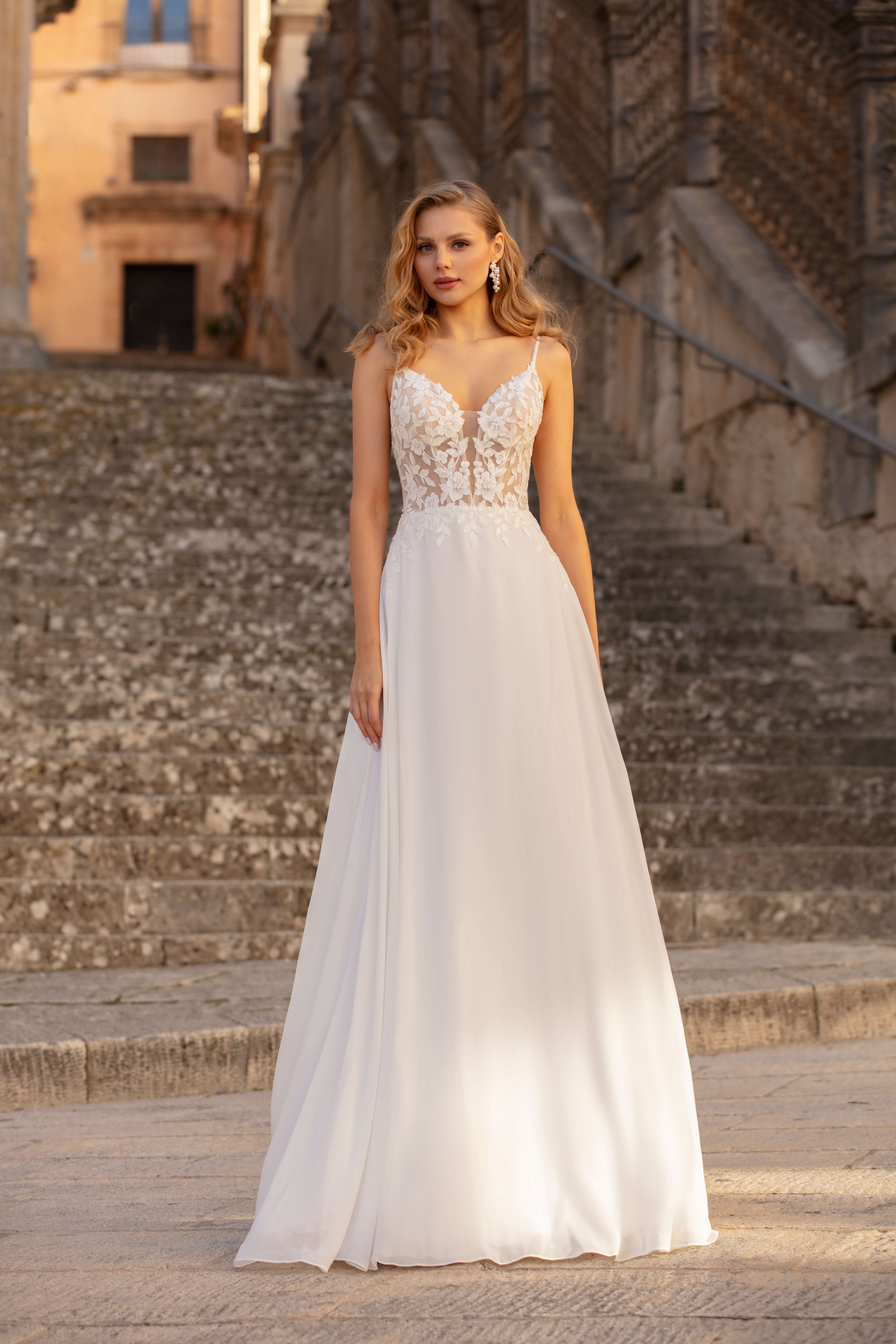 A-lijn trouwjurk met kanten bovenstuk, mooie rug en kant in de sleep