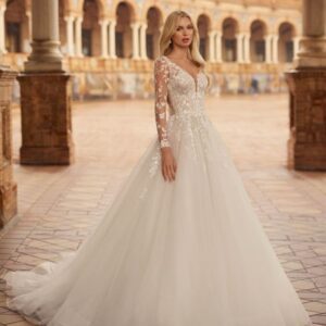 Kayden van Aire Barcelona by Rosa Clara prinsessentrouwjurk met afneembare mouwen