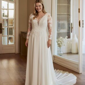 Weida Martha Blanc curvy collection by Rosa Clara chiffon trouwjurk met kant en mouwen