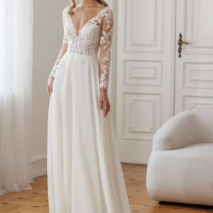 A-lijn trouwjurk met lange mouwen, kanten sleep en prachtige parelketting op de rug