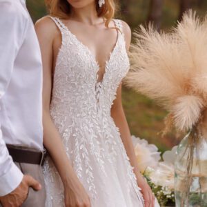 Dreamy blushroze trouwjurk met glittertule om bij weg te dromen.