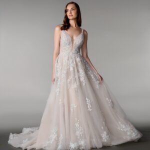 gekleurde trouwjurk, trouwjurk met kleur, pastelkleurige trouwjurk, sprookjesjurk