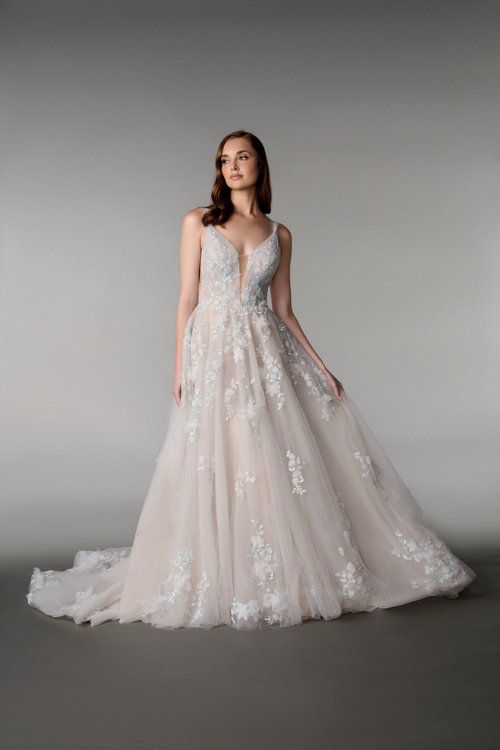 gekleurde trouwjurk, trouwjurk met kleur, pastelkleurige trouwjurk, sprookjesjurk