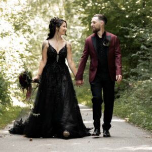 morgana zwarte trouwjurk gothic trouwen in kleur gedurfd romantisch trouwkleed tule mythisch raven