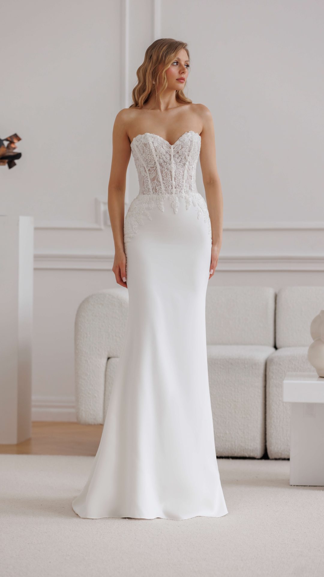 Amy trouwjurk met bustier, parels en aansluitend
