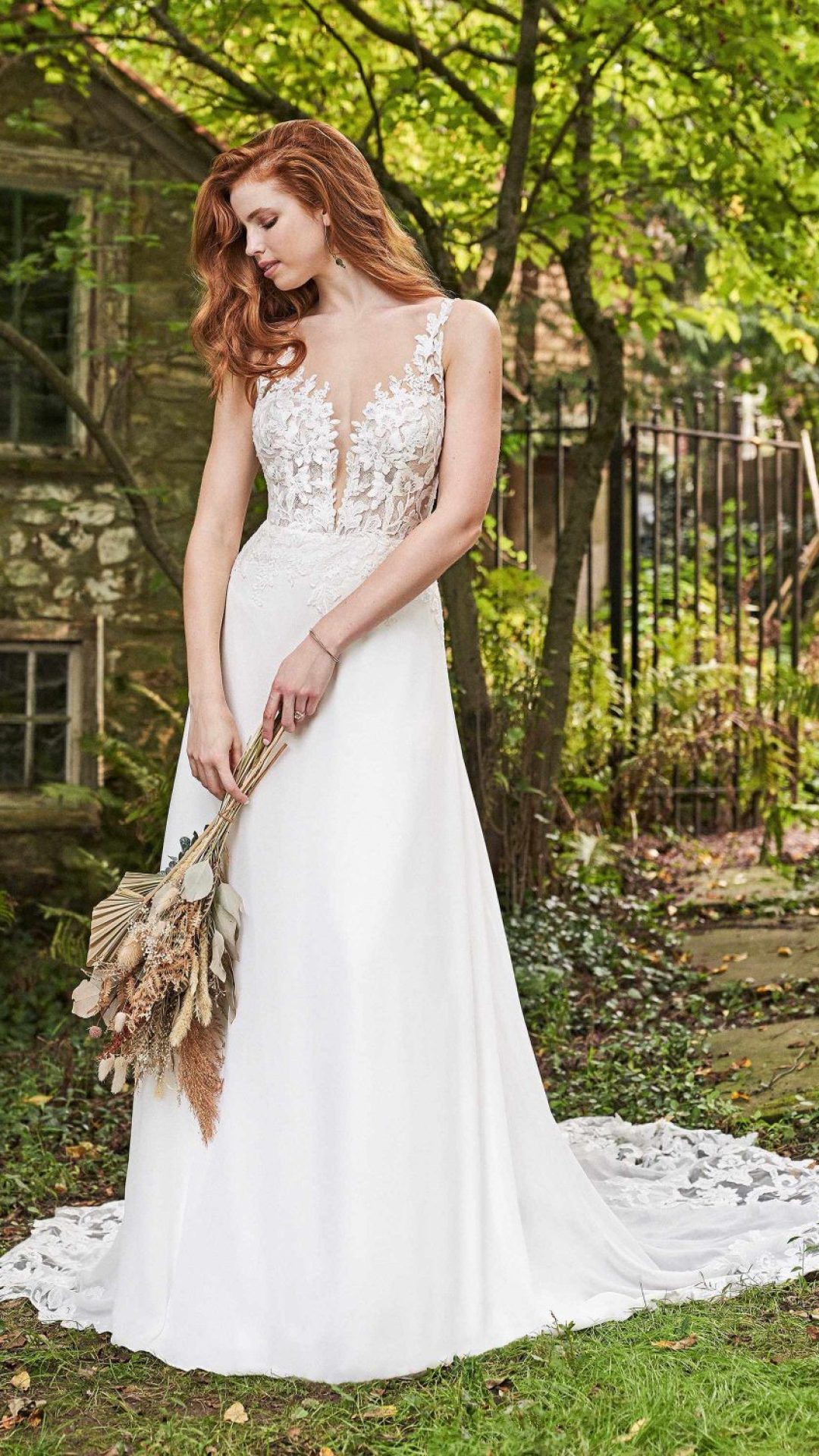 A-lijn trouwjurk Lilian west met kant in de sleep