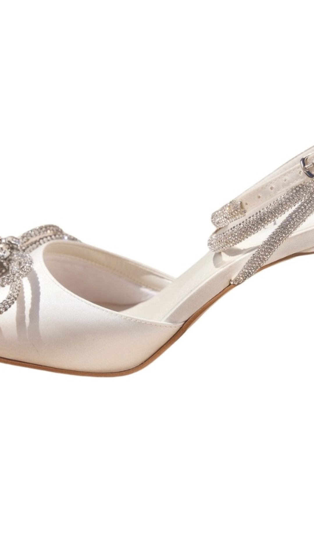 Maak kennis met de ultieme stiletto voor de bride who loves to shine! Gemaakt van luxe satijn, een elegante 9 cm hak, en sprankelend afgewerkt met zilveren details, circones en sierstenen