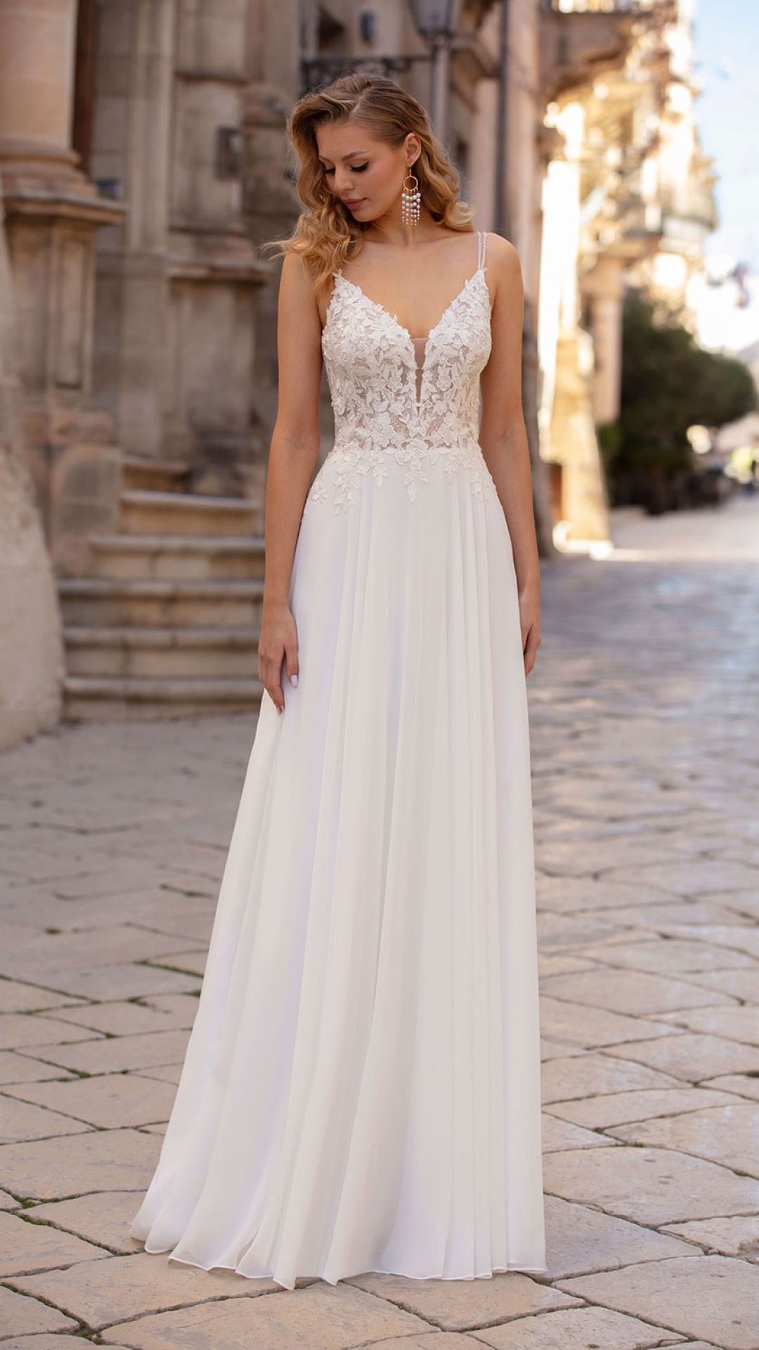 Trouwjurk met kant. A-lijn