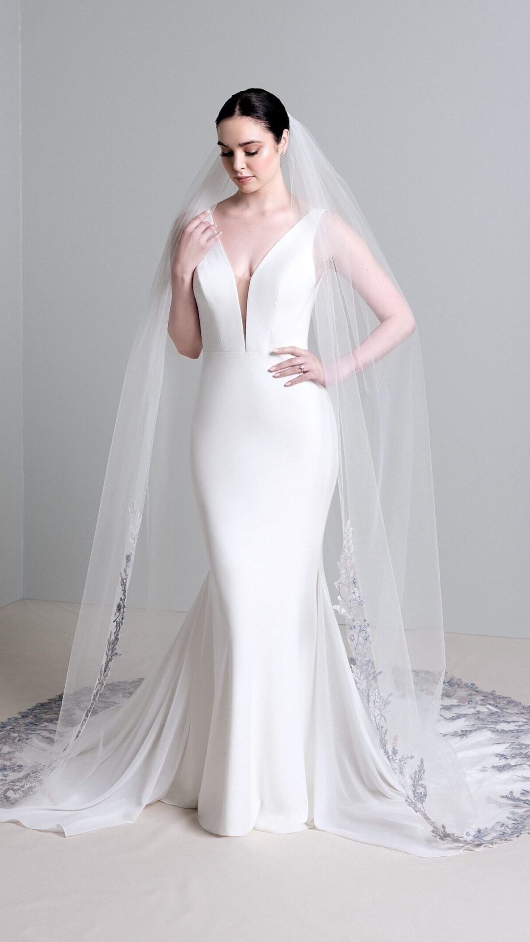 gekleurde bruidssluier met paars- en blauwtinten